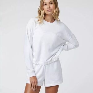 Vuori Sedona Sport Crew, White, size Medium.